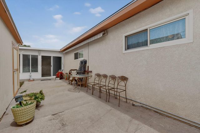 1405 Tomasita Street NE, Albuquerque, NM 87112