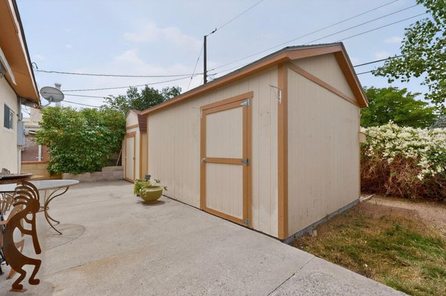 1405 Tomasita Street NE, Albuquerque, NM 87112