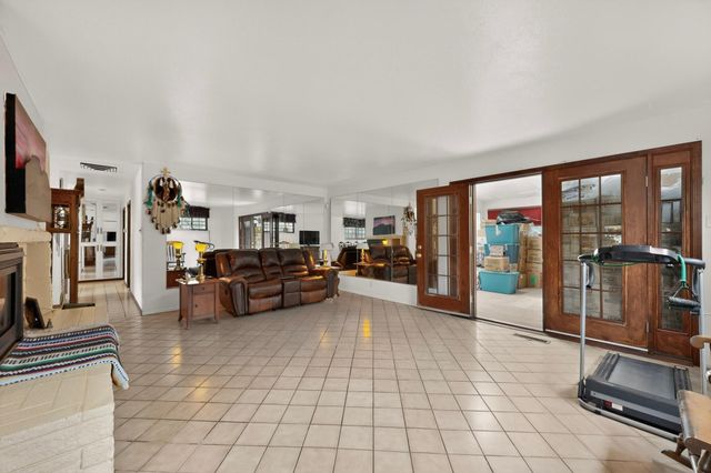 1405 Tomasita Street NE, Albuquerque, NM 87112