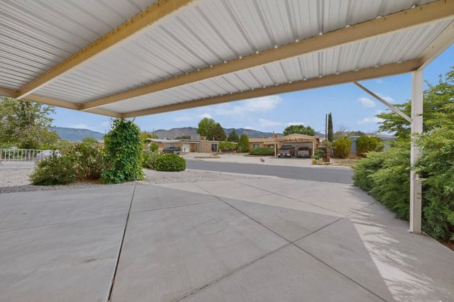 1405 Tomasita Street NE, Albuquerque, NM 87112