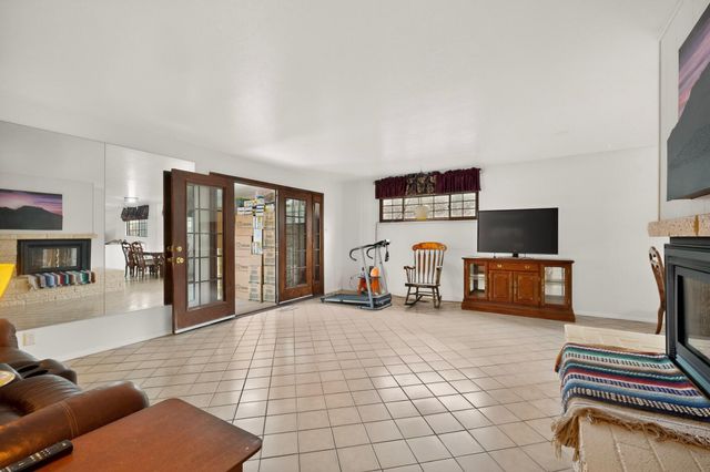 1405 Tomasita Street NE, Albuquerque, NM 87112