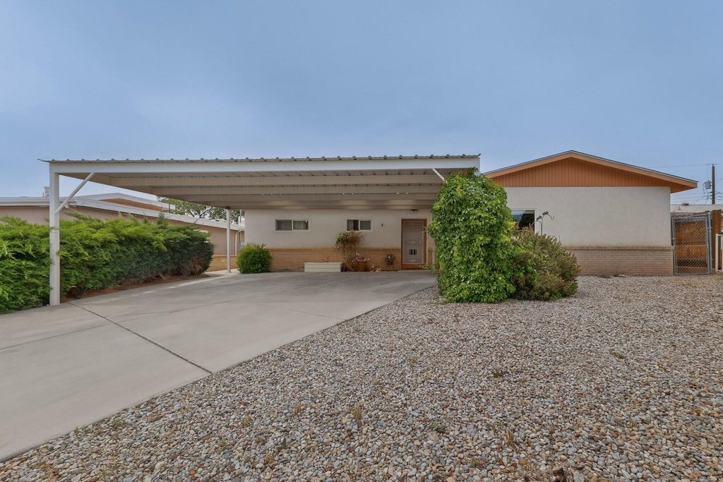 1405 Tomasita Street NE, Albuquerque, NM 87112