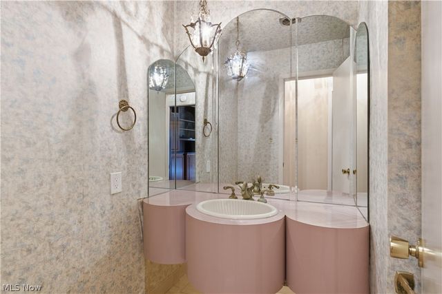 4520 University Pky, University Heights, OH 44118