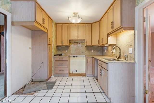 4520 University Pky, University Heights, OH 44118