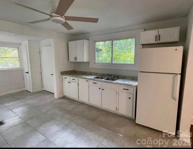 112 10th Avenue SE, Hickory, NC 28602