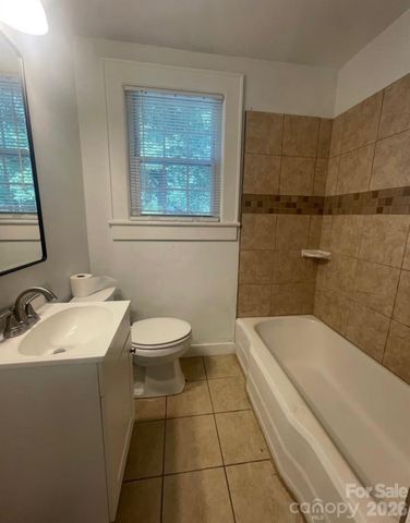 112 10th Avenue SE, Hickory, NC 28602