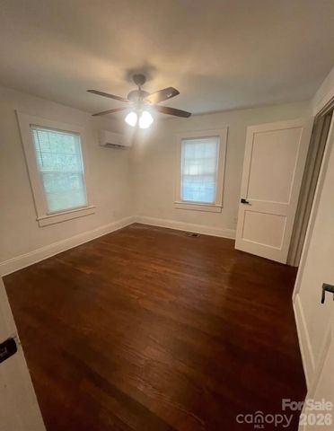 112 10th Avenue SE, Hickory, NC 28602