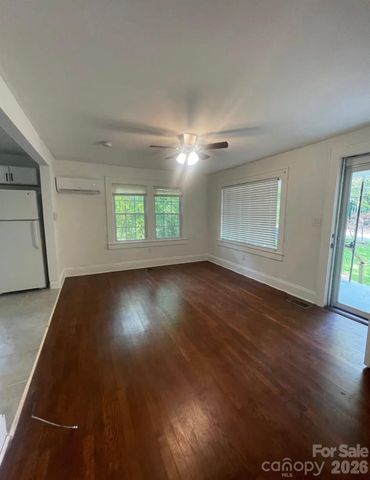 112 10th Avenue SE, Hickory, NC 28602