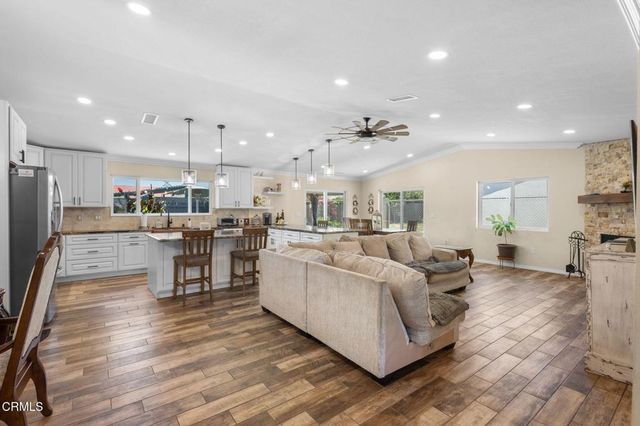 817 N Calle La Sombra, Camarillo, CA 93010