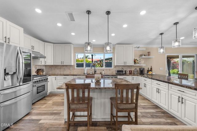 817 N Calle La Sombra, Camarillo, CA 93010