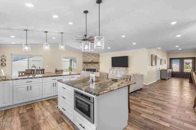 817 N Calle La Sombra, Camarillo, CA 93010