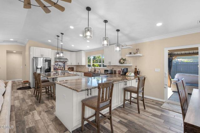 817 N Calle La Sombra, Camarillo, CA 93010
