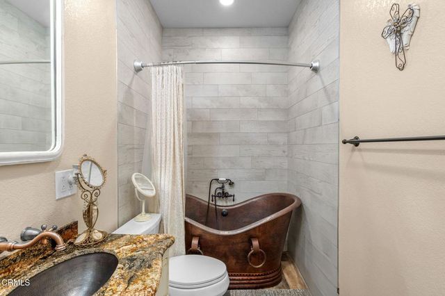 817 N Calle La Sombra, Camarillo, CA 93010
