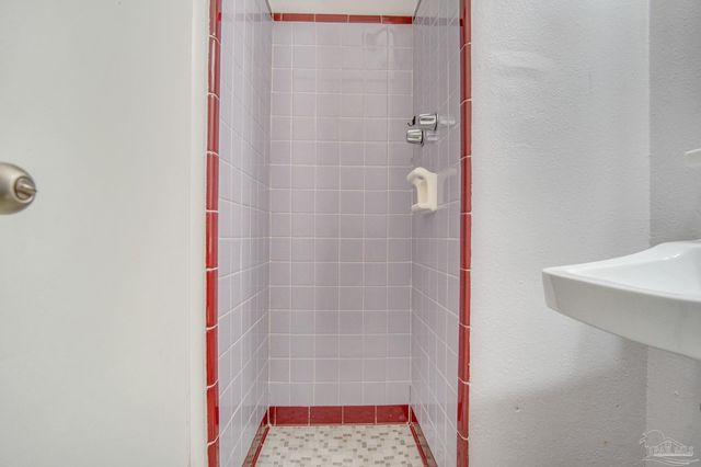 1004 Kearny Dr, Pensacola, FL 32505