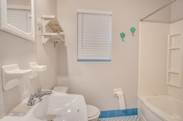 1004 Kearny Dr, Pensacola, FL 32505