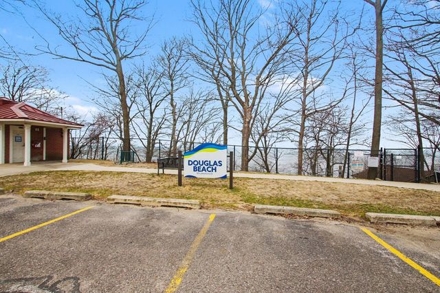 3048 Park Drive, Douglas, MI 49406