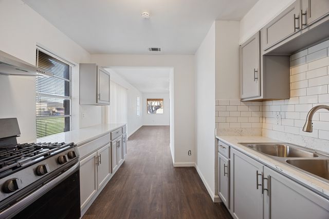 3827 Vineyard Drive, Dallas, TX 75212