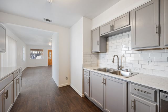 3827 Vineyard Drive, Dallas, TX 75212