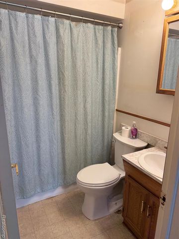 24882 Wilmot Avenue, Eastpointe, MI 48021