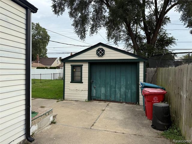 24882 Wilmot Avenue, Eastpointe, MI 48021