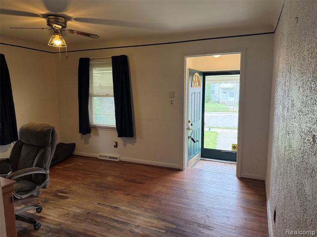 24882 Wilmot Avenue, Eastpointe, MI 48021