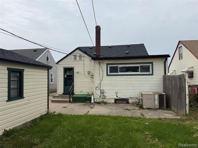 24882 Wilmot Avenue, Eastpointe, MI 48021