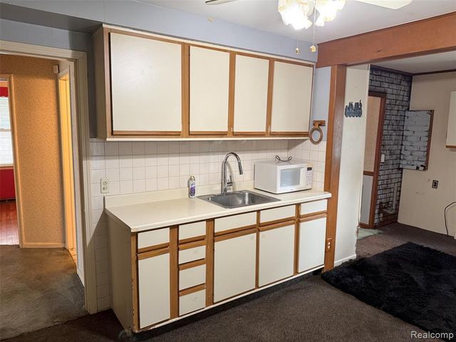 24882 Wilmot Avenue, Eastpointe, MI 48021