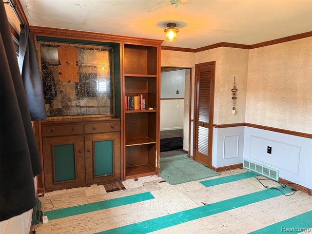 24882 Wilmot Avenue, Eastpointe, MI 48021