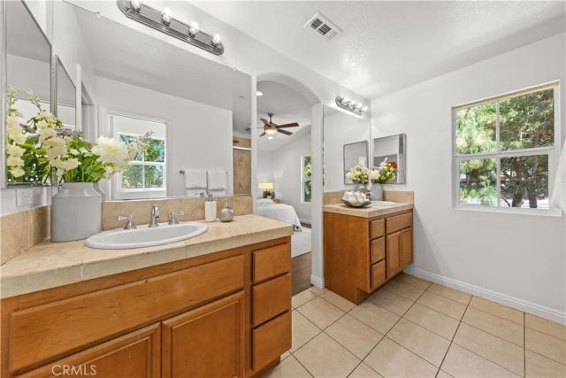 40 Trailing Vine, Irvine, CA 92602