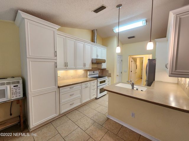 1589 GUARDIAN Court, Jacksonville, FL 32221