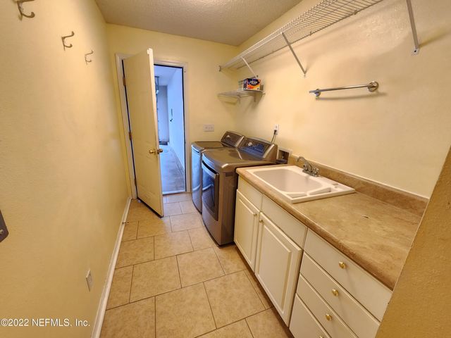 1589 GUARDIAN Court, Jacksonville, FL 32221