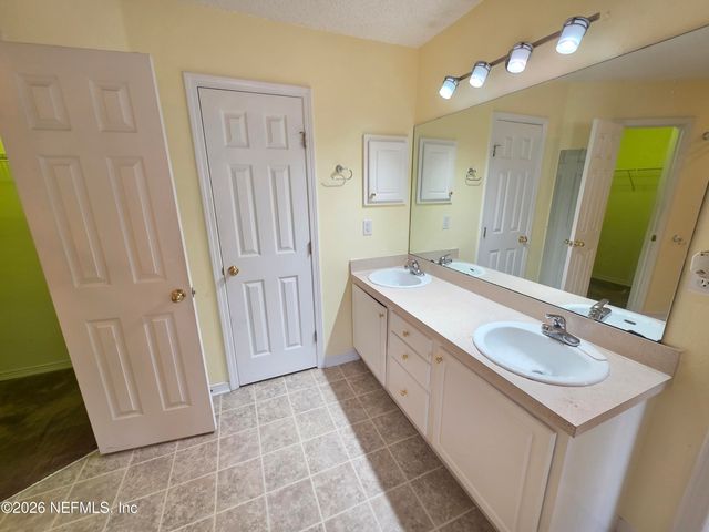 1589 GUARDIAN Court, Jacksonville, FL 32221