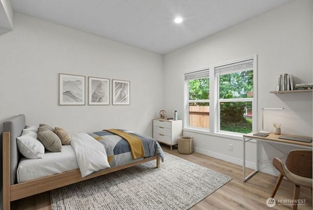 226 E Orange Avenue, Burlington, WA 98233