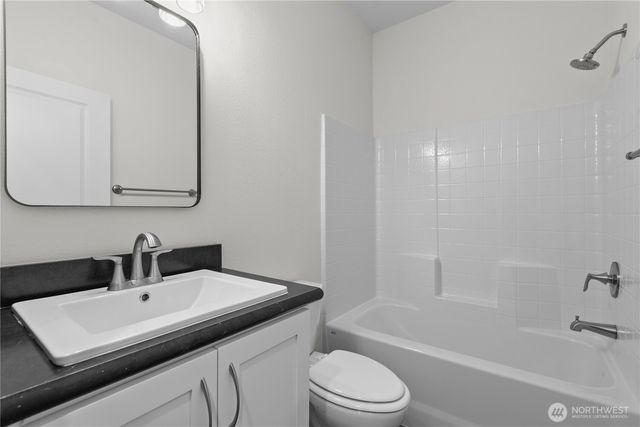 226 E Orange Avenue, Burlington, WA 98233