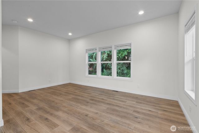 226 E Orange Avenue, Burlington, WA 98233