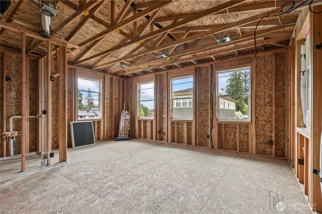 226 E Orange Avenue, Burlington, WA 98233
