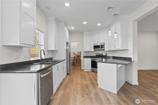 226 E Orange Avenue, Burlington, WA 98233