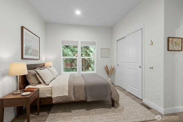 226 E Orange Avenue, Burlington, WA 98233