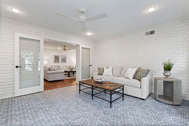 10915 Ridgemeadow Drive, Dallas, TX 75218