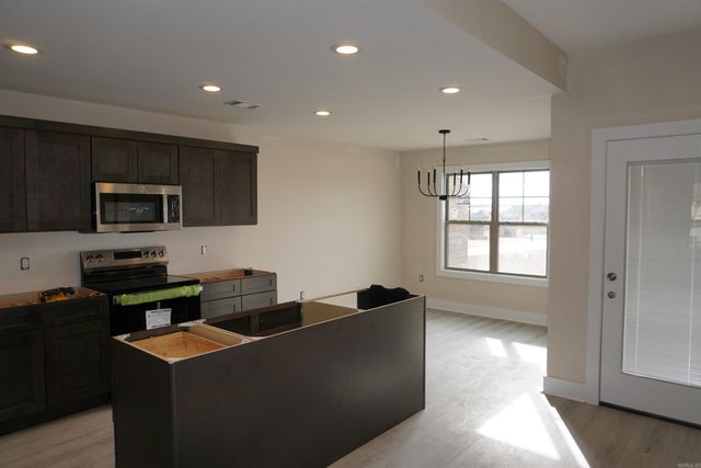 1065 Mark Cir, Jonesboro, AR 72404