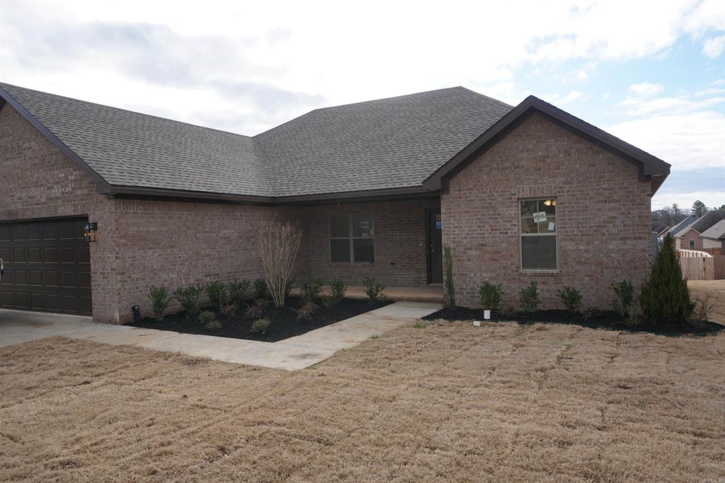 1065 Mark Cir, Jonesboro, AR 72404