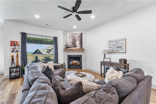 115 S Eagle Mountain Street, Prairie Grove, AR 72753