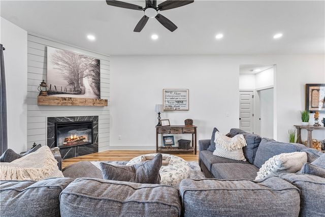 115 S Eagle Mountain Street, Prairie Grove, AR 72753