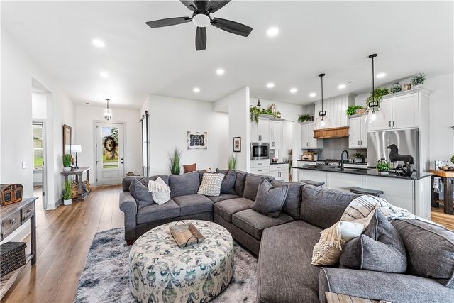 115 S Eagle Mountain Street, Prairie Grove, AR 72753