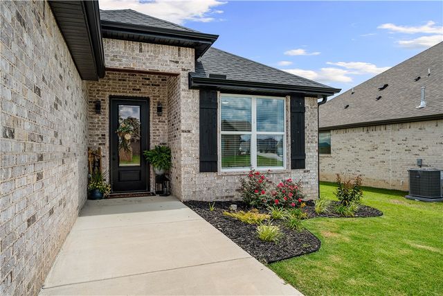 115 S Eagle Mountain Street, Prairie Grove, AR 72753