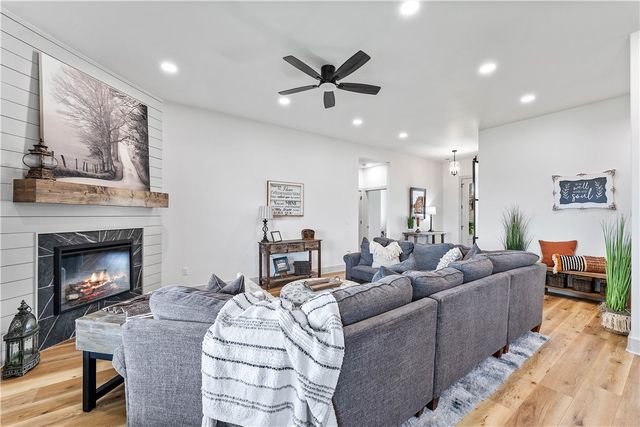 115 S Eagle Mountain Street, Prairie Grove, AR 72753