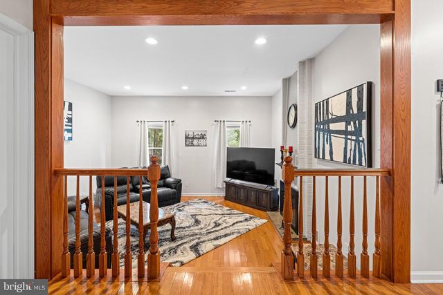 610 VALLEY STREAM CIR, Feasterville Trevose, PA 19053