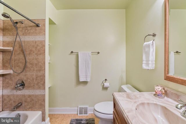 610 VALLEY STREAM CIR, Feasterville Trevose, PA 19053