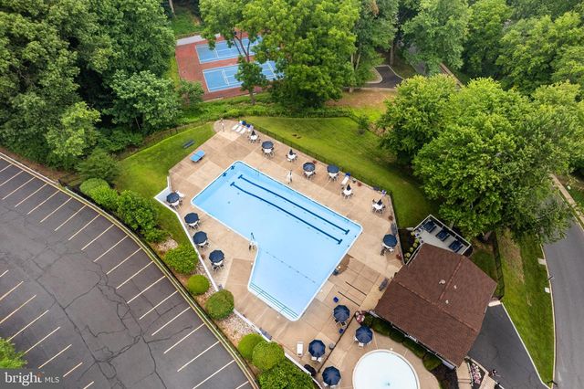 610 VALLEY STREAM CIR, Feasterville Trevose, PA 19053