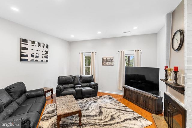 610 VALLEY STREAM CIR, Feasterville Trevose, PA 19053